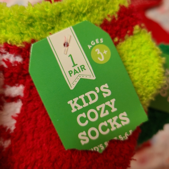 2T bundle ♥ mini mouse zipper hoodie w/ pockets & 2 pairs of fuzzy holiday socks - Picture 9 of 10